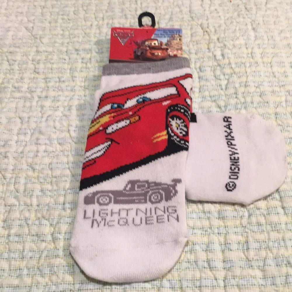 Disney Cars 2 Socks NEW 2-Pair Child Size 6-8 Boys Ankle socks Lightning McQueen